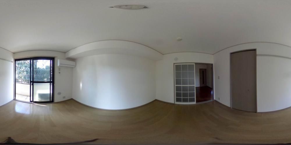 ���r���O